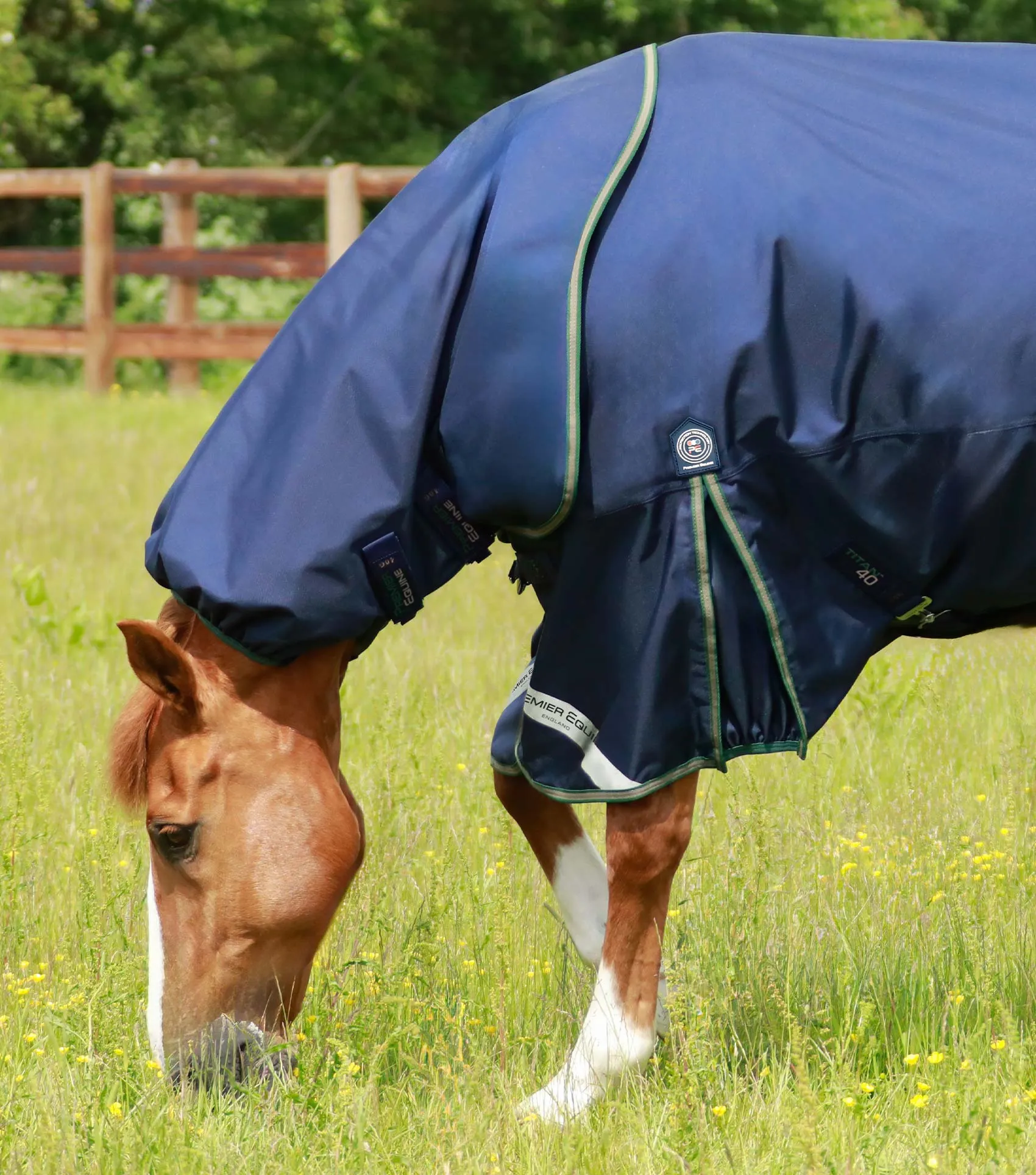 Titan 40g Turnout Rug with Snug-Fit Neck Cover Navy