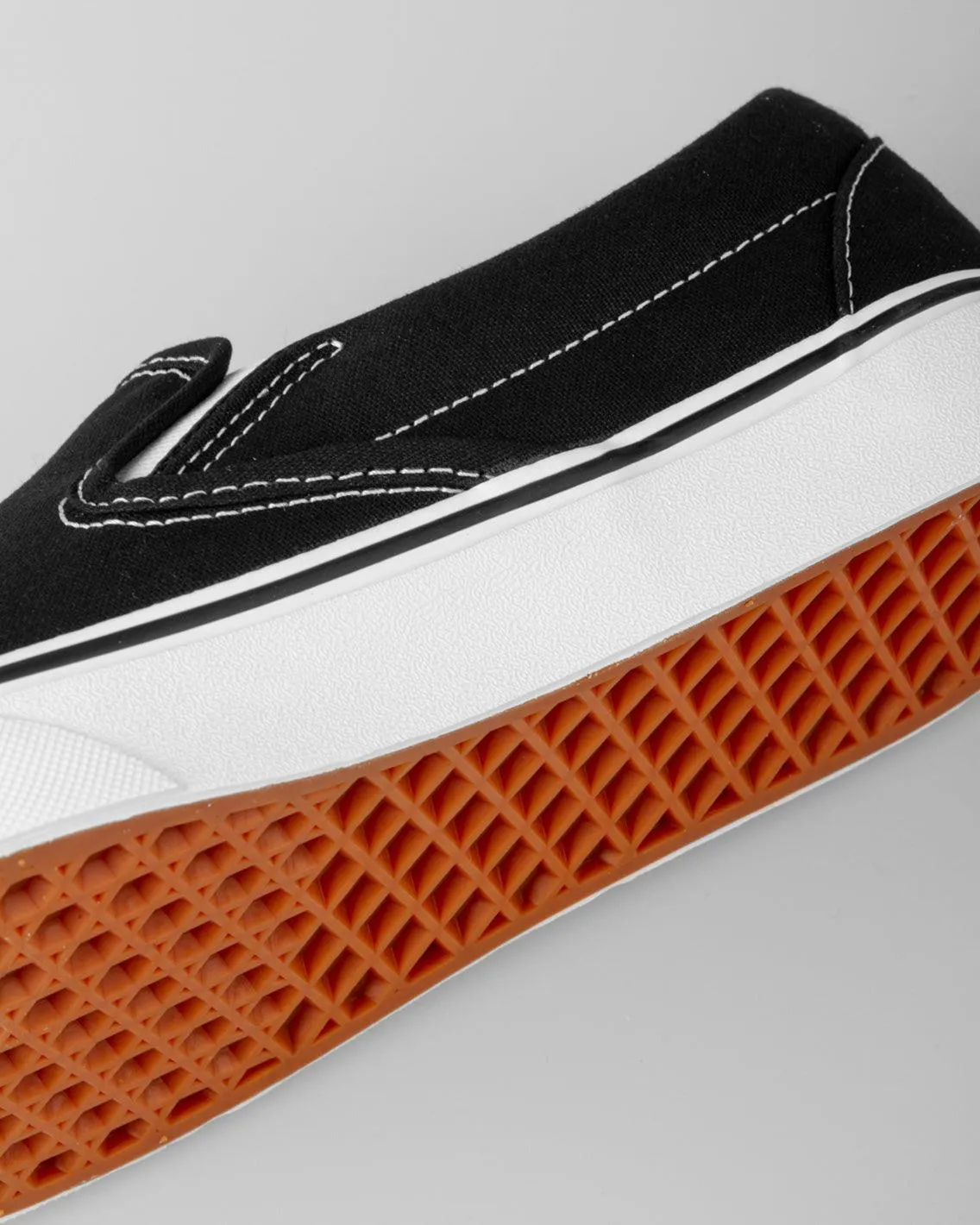 Vans - Classic Slip On - Black / White