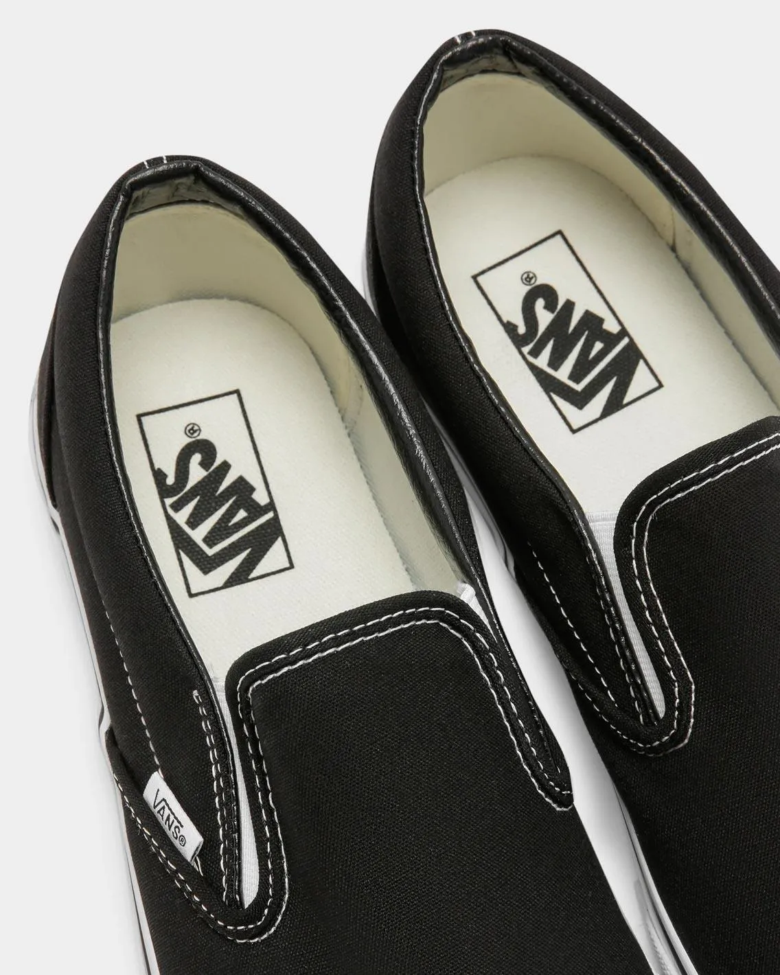 Vans - Classic Slip On - Black / White